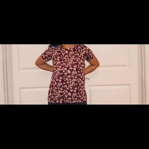 very cute floral shirt w/cute slit on lower back